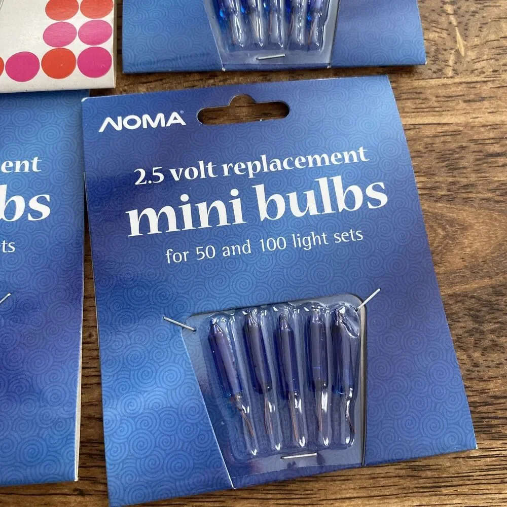 Vintage Christmas Light Replacement Bulbs Yuletide 3.5 Volt And Noma 2.5 Volt